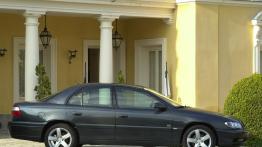 Opel Omega - prawy bok