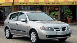 Nissan Almera - widok z przodu