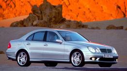 Mercedes Klasa E 55 AMG - widok z przodu