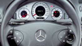 Mercedes Klasa E 55 AMG - deska rozdzielcza