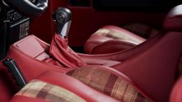 Land Rover Defender 6x6 - Kahn rzuca rękawice AMG