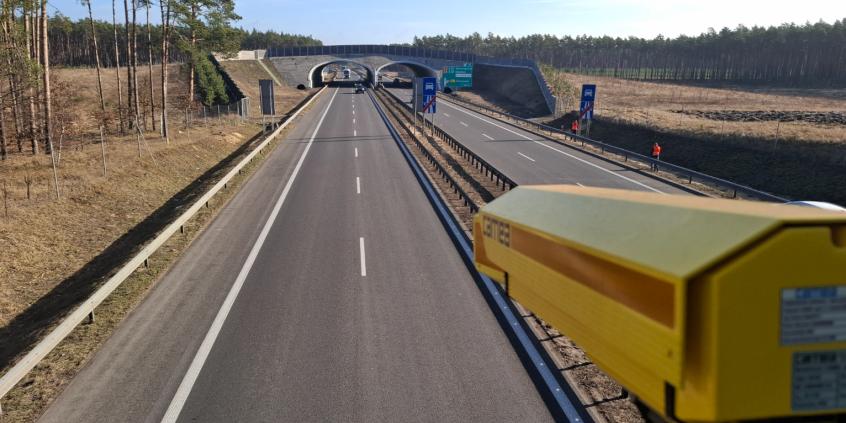 Nowy znak przy odcinkowym pomiarze prędkości. Kierowcy od razu poznają limit