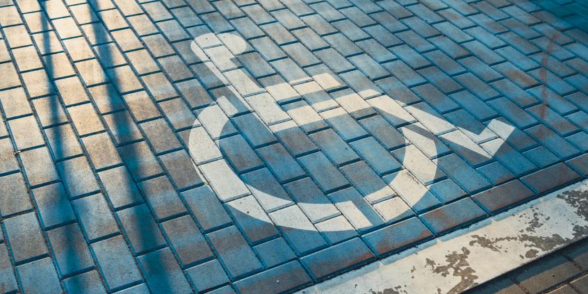 Karty parkingowe dla osób z niepełnosprawnościami do wymiany. Jest ważny termin