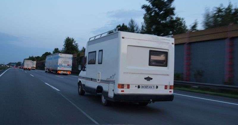 Przepisy i caravaning - prędkość kampera