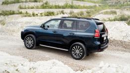 Nowa Toyota Land Cruiser po staremu