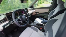Nissan Micra 52 kWh Evolve Plus to przykład kobiecego auta. Kupimy go oczami i nie pożałujemy