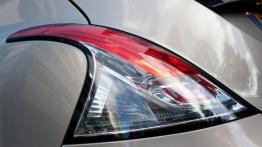Chrysler Ypsilon - lewy tylny reflektor - włączony