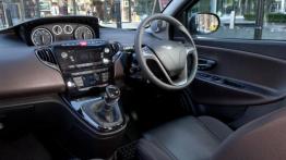 Chrysler Ypsilon - pełny panel przedni