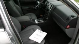 Chrysler 300C Sedan - widok ogólny wnętrza z przodu