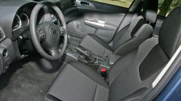 Subaru Impreza 2007 Sedan - widok ogólny wnętrza z przodu