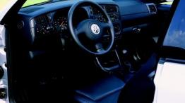 Volkswagen Golf IV Last Edition - widok ogólny wnętrza z przodu