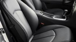 Mercedes Klasa E Sedan - widok ogólny wnętrza z przodu