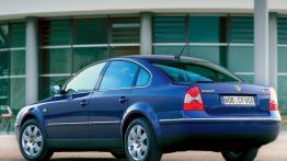 Volkswagen Passat V Sedan - lewy bok