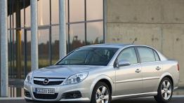 Opel Vectra 2005 Sedan - widok z przodu