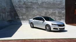 Chevrolet Impala na wielkich felgach firmy Vossen