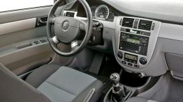 Chevrolet Nubira Sedan - kokpit