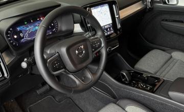 Volvo XC40 Crossover Facelifting 2.0 B4 197KM 2025 Plus Motyw: Black-Edition, zdjęcie 7