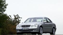 Mercedes Klasa E Sedan - widok z przodu