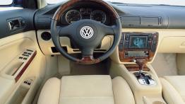 Volkswagen Passat V Sedan - kokpit