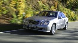 Mercedes Klasa E Sedan - widok z przodu