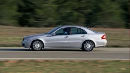 Mercedes Klasa E Sedan - lewy bok