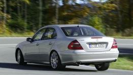 Mercedes Klasa E Sedan - widok z tyłu