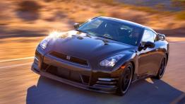 Nissan GT-R Track Edition - widok z przodu