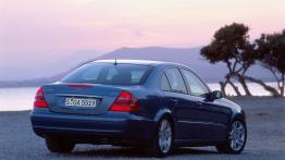 Mercedes Klasa E Sedan - widok z tyłu