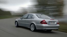 Mercedes Klasa E Sedan - widok z tyłu