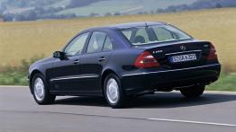 Mercedes Klasa E Sedan - widok z tyłu