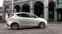 Chrysler Ypsilon - prawy bok