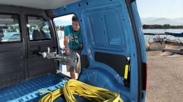 Volkswagen Caddy Kastenwagen - tył - bagażnik otwarty