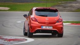 Opel Corsa OPC Nurburgring Edition - tył - reflektory włączone