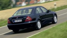 Mercedes Klasa E Sedan - widok z tyłu