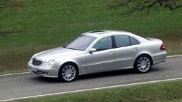 Mercedes Klasa E Sedan - widok z przodu