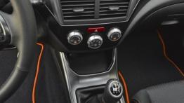 Subaru Impreza WRX Special Edition - konsola środkowa