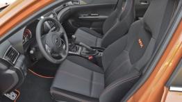 Subaru Impreza WRX Special Edition - widok ogólny wnętrza z przodu