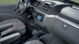 Mercedes Viano - pełny panel przedni