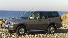 Nissan Terrano - lewy bok