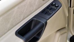 Nissan Terrano - drzwi kierowcy od wewnątrz