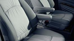 Mercedes Viano - widok ogólny wnętrza z przodu