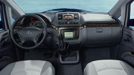 Mercedes Viano - pełny panel przedni