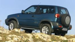 Nissan Terrano - lewy bok