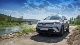 Toyota C-HR 1.2 Turbo 116 KM - galeria redakcyjna - widok z przodu