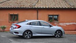 Honda Civic sedan 4d - galeria redakcyjna  - prawy bok