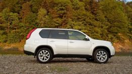 Nissan X-Trail II Terenowy 2.0 dCi 150KM - galeria redakcyjna - prawy bok