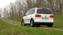 Volkswagen Cross Touran 2.0 TDI 177KM - galeria redakcyjna - widok z tyłu