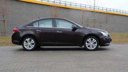 Chevrolet Cruze Sedan 1.8 141KM - galeria redakcyjna - prawy bok