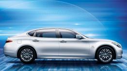 Infiniti M - wersja przedłużona - prawy bok