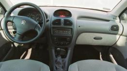 Peugeot 206 XT 1.4 16V (88 KM) - pełny panel przedni